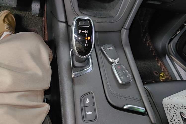 Used Cadillac XT5 2018 25T Luxury Model Gear Lever