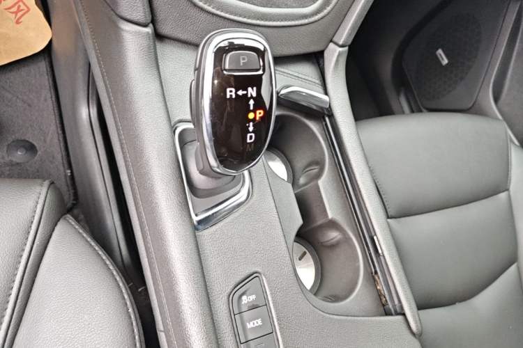 Used Cadillac XT5 2018 28E Four-Wheel Drive Tech Version Gear Lever