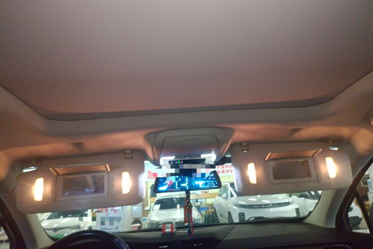 Used Cadillac XT5 2018 28T Four-Wheel Drive Luxury Model Headliner