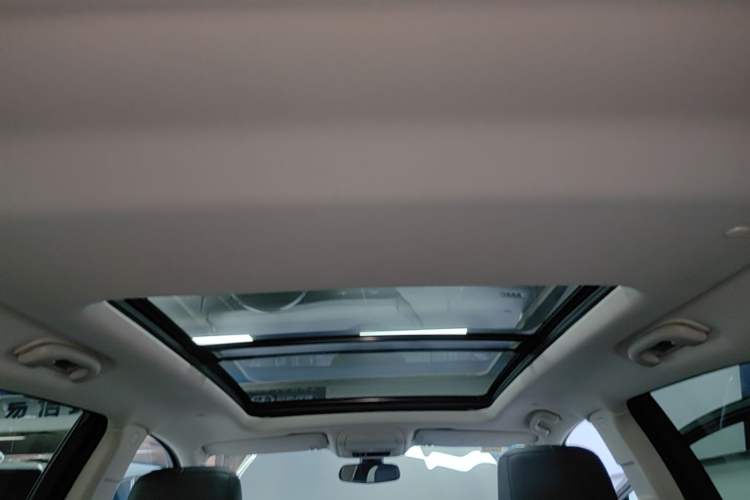 Used Cadillac XT5 2018 25T Luxury Model Headliner