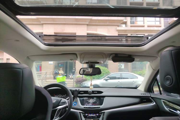Used Cadillac XT5 2018 25T Luxury Model Headliner