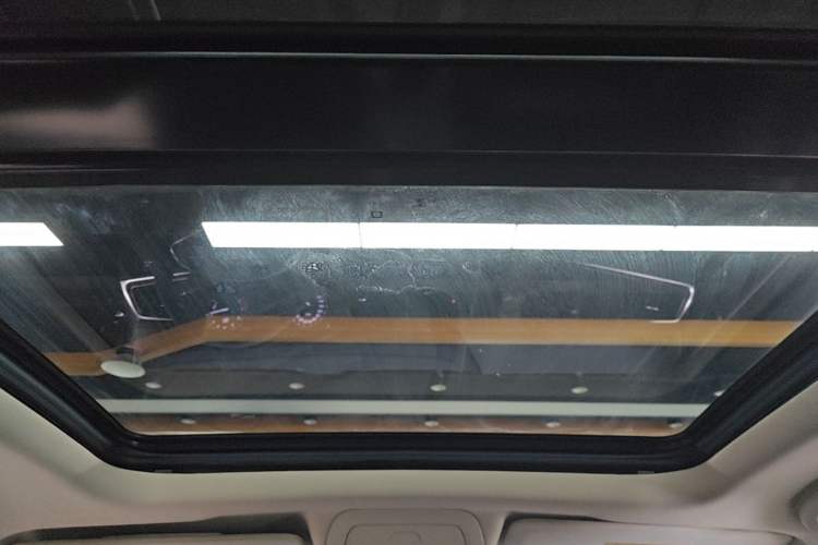 Used Cadillac XT5 2018 28T Four-Wheel Drive Luxury Model Headliner