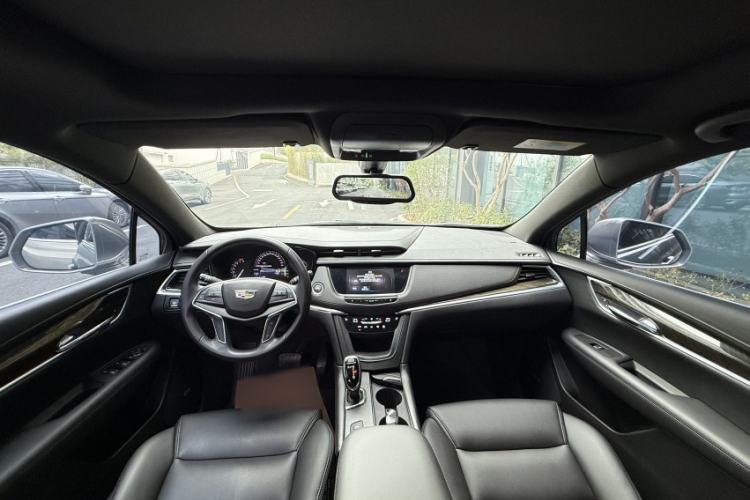 Used Cadillac XT5 2018 28E Four-Wheel Drive Tech Version Interior 2