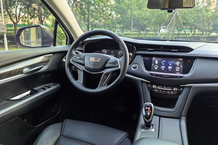 Used Cadillac XT5 2018 28T Four-Wheel Drive Luxury Model Interior 2