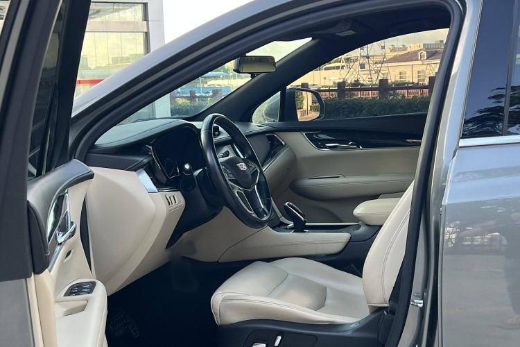 Used Cadillac XT5 2018 25T Luxury Model Interior 4