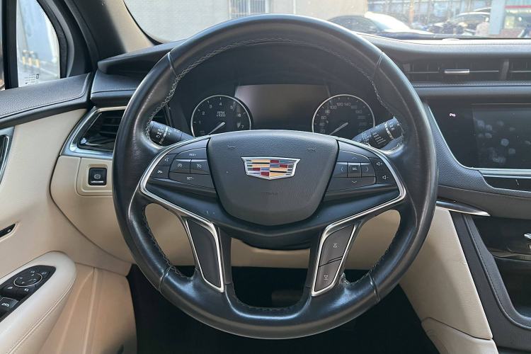 Used Cadillac XT5 2018 25T Luxury Model Interior 5
