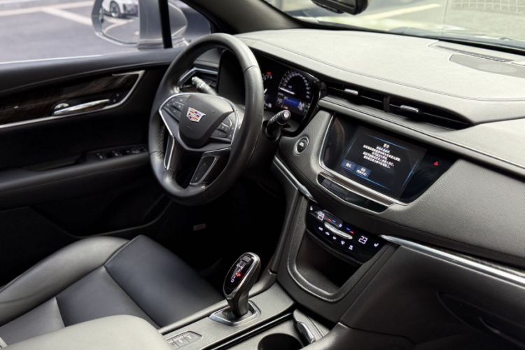 Used Cadillac XT5 2018 28E Four-Wheel Drive Tech Version Interior 6