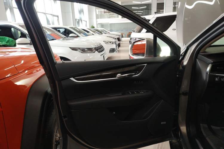 Used Cadillac XT5 2018 25T Luxury Model Left Front Door Interior