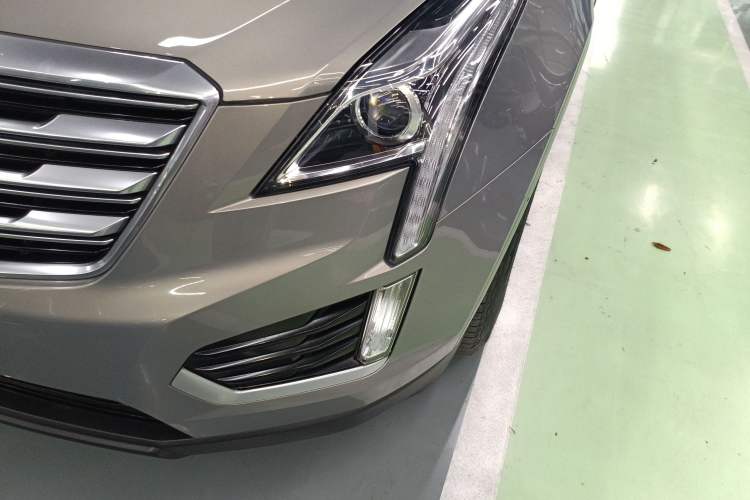 Used Cadillac XT5 2018 28E Four-Wheel Drive Tech Version Left Front Headlight