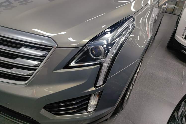 Used Cadillac XT5 2018 25T Luxury Model Left Front Headlight