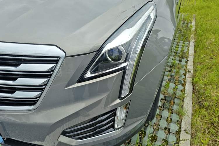 Used Cadillac XT5 2018 28E Four-Wheel Drive Tech Version Left Front Headlight