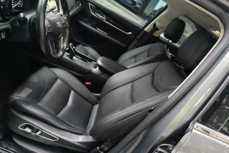 Used Cadillac XT5 2018 25T Luxury Model Left Front Seat