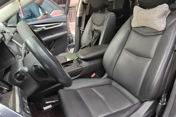 Used Cadillac XT5 2018 25T Luxury Model Left Front Seat