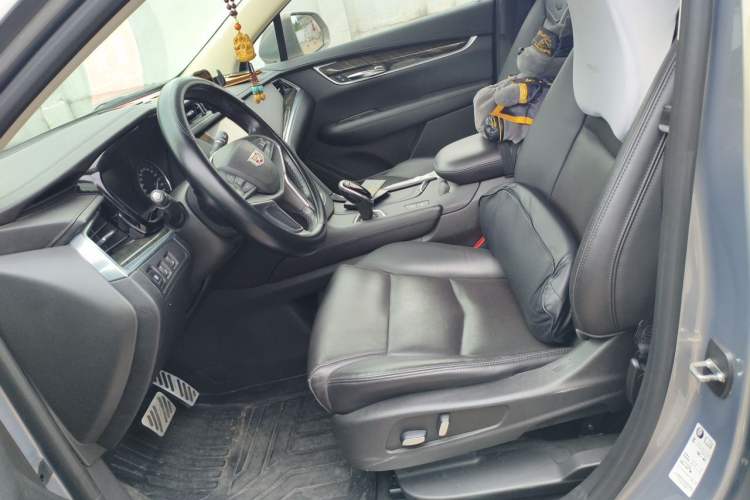 Used Cadillac XT5 2018 25T Luxury Model Left Front Seat