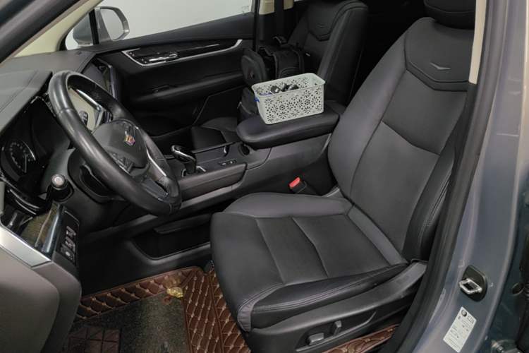 Used Cadillac XT5 2018 25T Luxury Model Left Front Seat