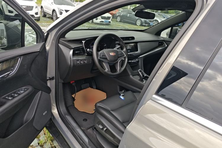 Used Cadillac XT5 2018 28E Four-Wheel Drive Tech Version Left Front Seat
