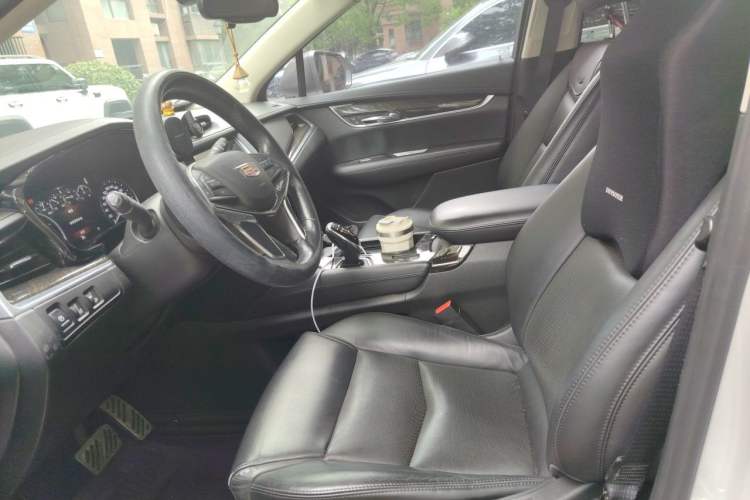 Used Cadillac XT5 2018 25T Luxury Model Left Front Seat