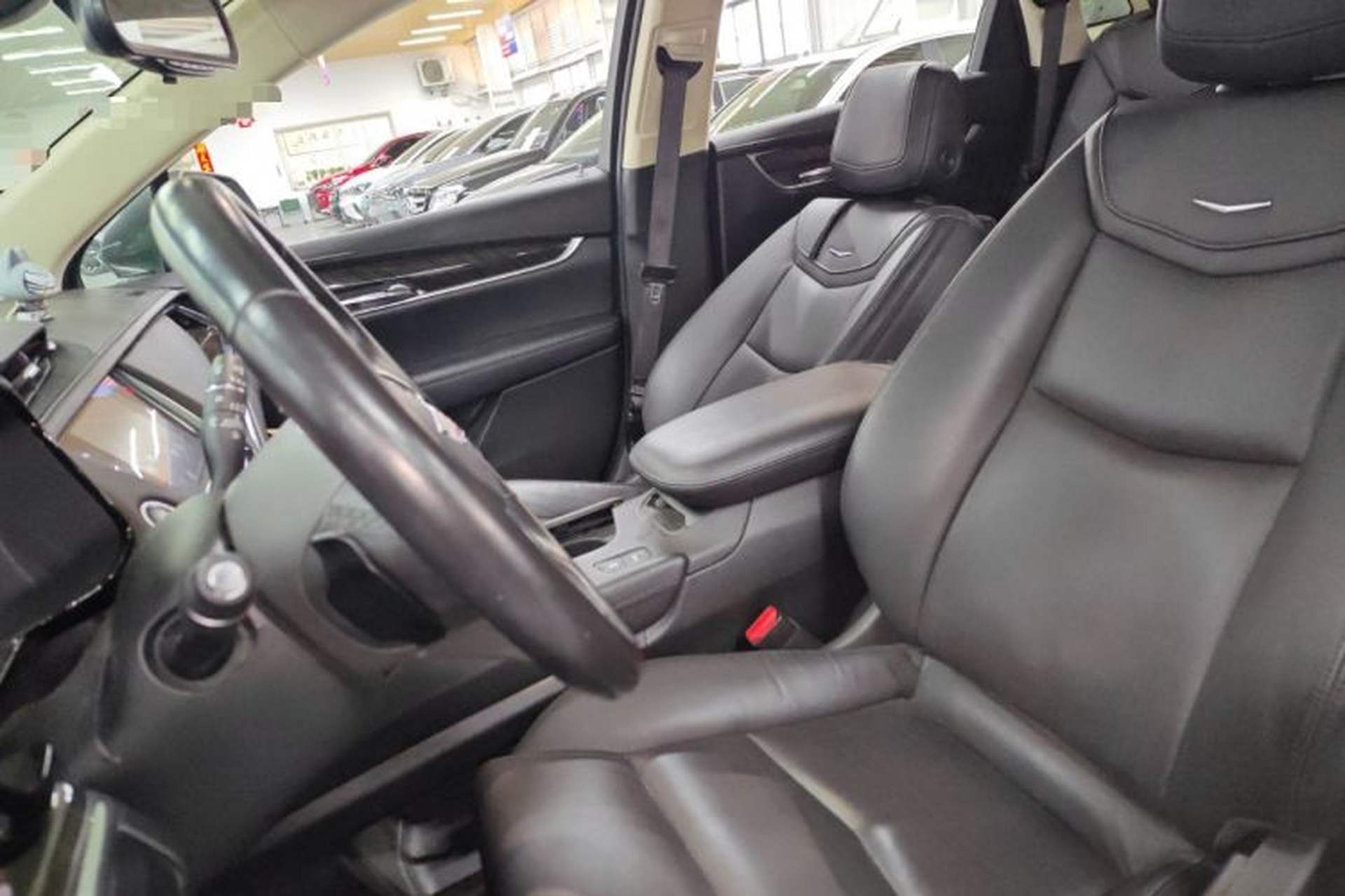 Used Cadillac XT5 2018 25T Luxury Model Left Front Seat