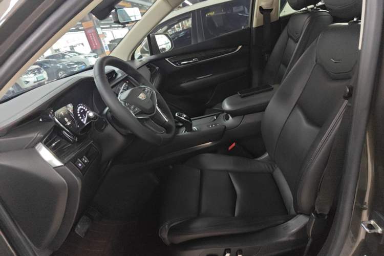 Used Cadillac XT5 2018 28T Four-Wheel Drive Luxury Model Left Front Seat