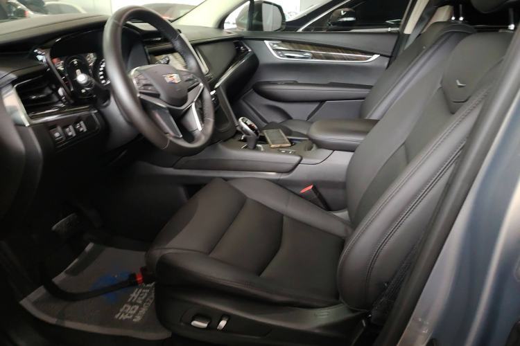 Used Cadillac XT5 2018 25T Luxury Model Left Front Seat