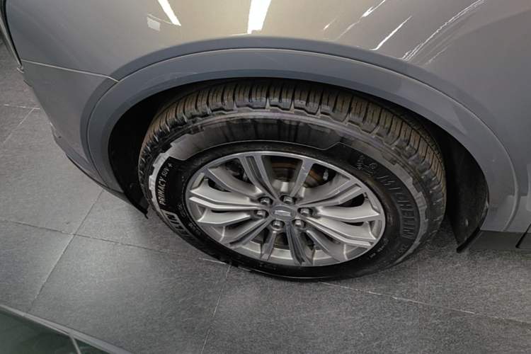 Used Cadillac XT5 2018 25T Luxury Model Left Front Wheel Hub
