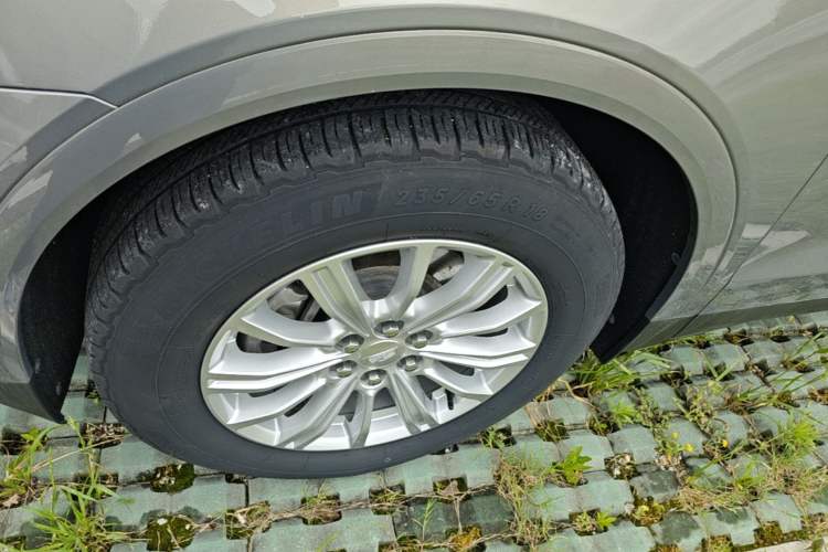 Used Cadillac XT5 2018 28E Four-Wheel Drive Tech Version Left Front Wheel Hub