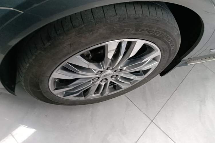 Used Cadillac XT5 2018 28E Four-Wheel Drive Leading Version Left Front Wheel Hub