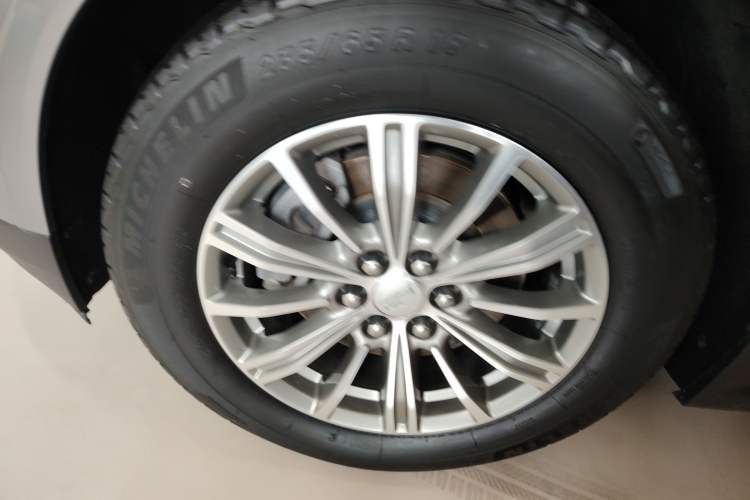 Used Cadillac XT5 2018 25T Luxury Model Left Front Wheel Hub