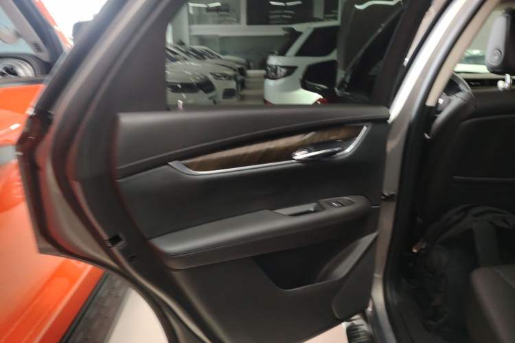 Used Cadillac XT5 2018 25T Luxury Model Left Rear Door Interior