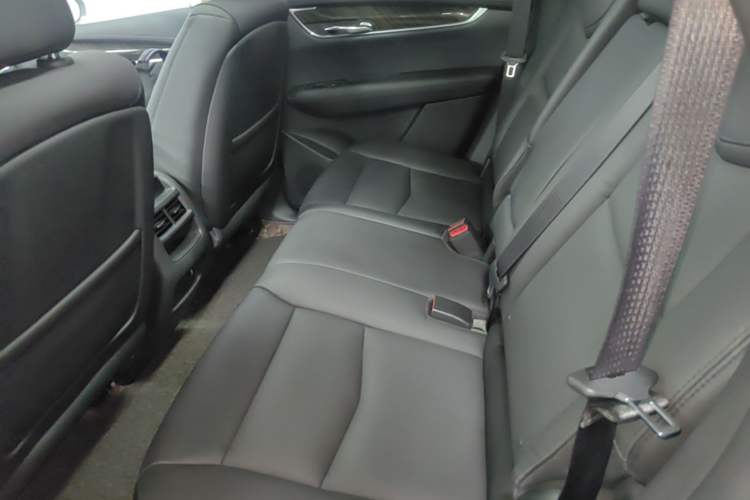 Used Cadillac XT5 2018 25T Luxury Model Left Rear Seat