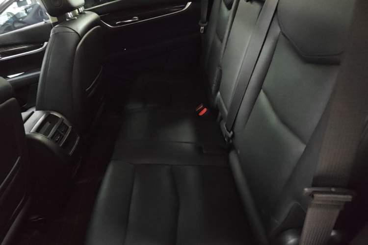 Used Cadillac XT5 2018 28T Four-Wheel Drive Luxury Model Left Rear Seat