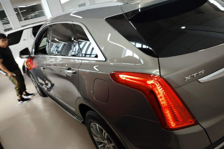 Used Cadillac XT5 2018 25T Luxury Model Left Side