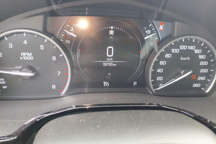 Used Cadillac XT5 2018 25T Luxury Model Odometer Close Up