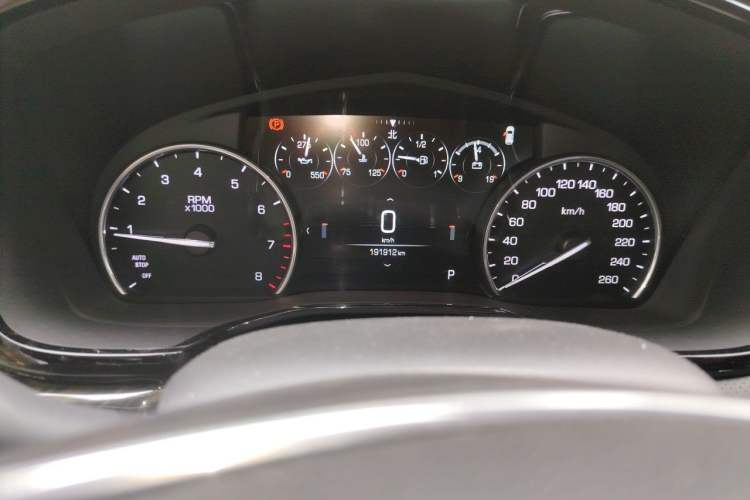 Used Cadillac XT5 2018 25T Luxury Model Odometer Close Up