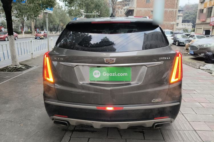 Used Cadillac XT5 2018 25T Luxury Model Rear