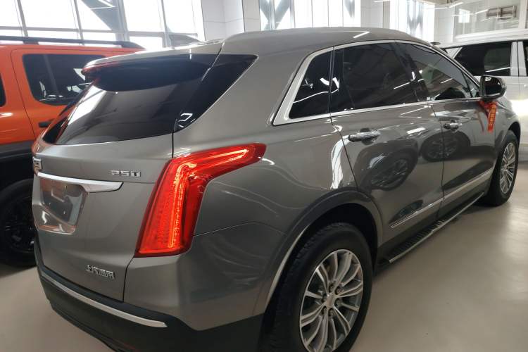 Used Cadillac XT5 2018 25T Luxury Model Rear Right 45 Deg