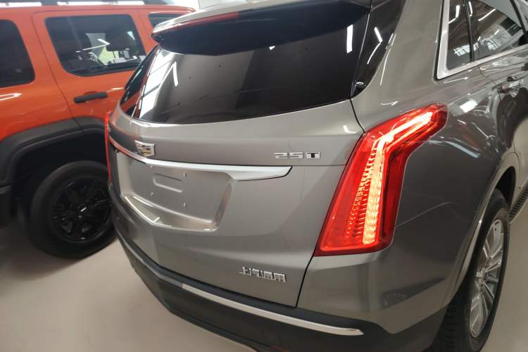 Used Cadillac XT5 2018 25T Luxury Model Rear