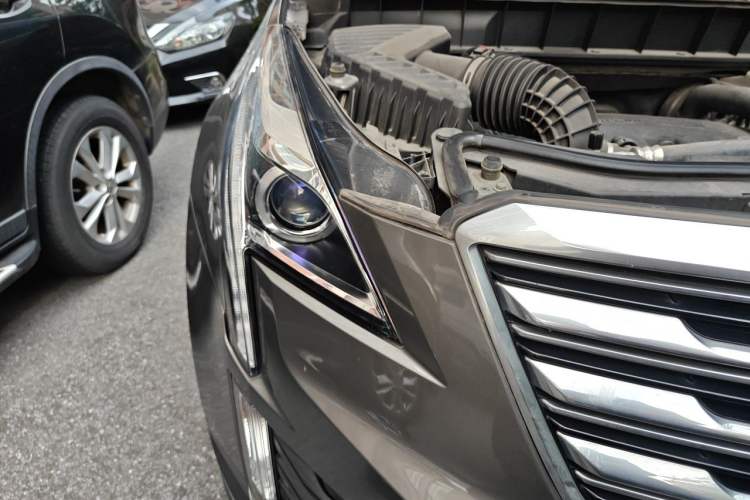 Used Cadillac XT5 2018 25T Luxury Model Right Front Headlight
