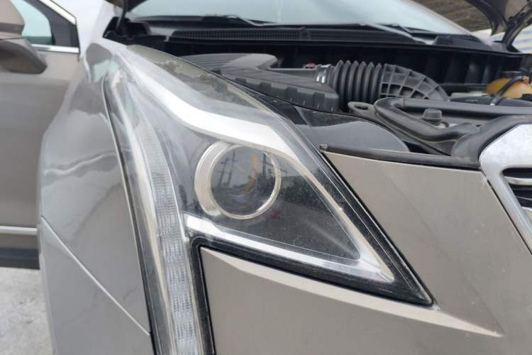 Used Cadillac XT5 2018 25T Luxury Model Right Front Headlight