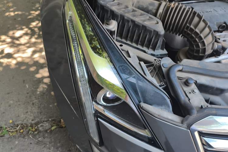 Used Cadillac XT5 2018 25T Luxury Model Right Front Headlight