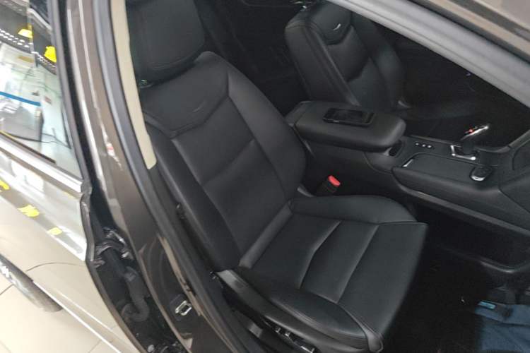 Used Cadillac XT5 2018 28T Four-Wheel Drive Luxury Model Right Front Seat