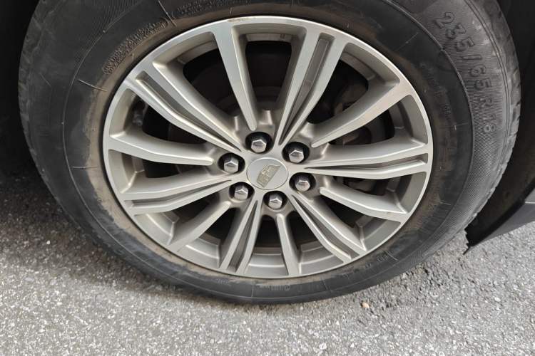 Used Cadillac XT5 2018 25T Luxury Model Right Front Wheel Hub