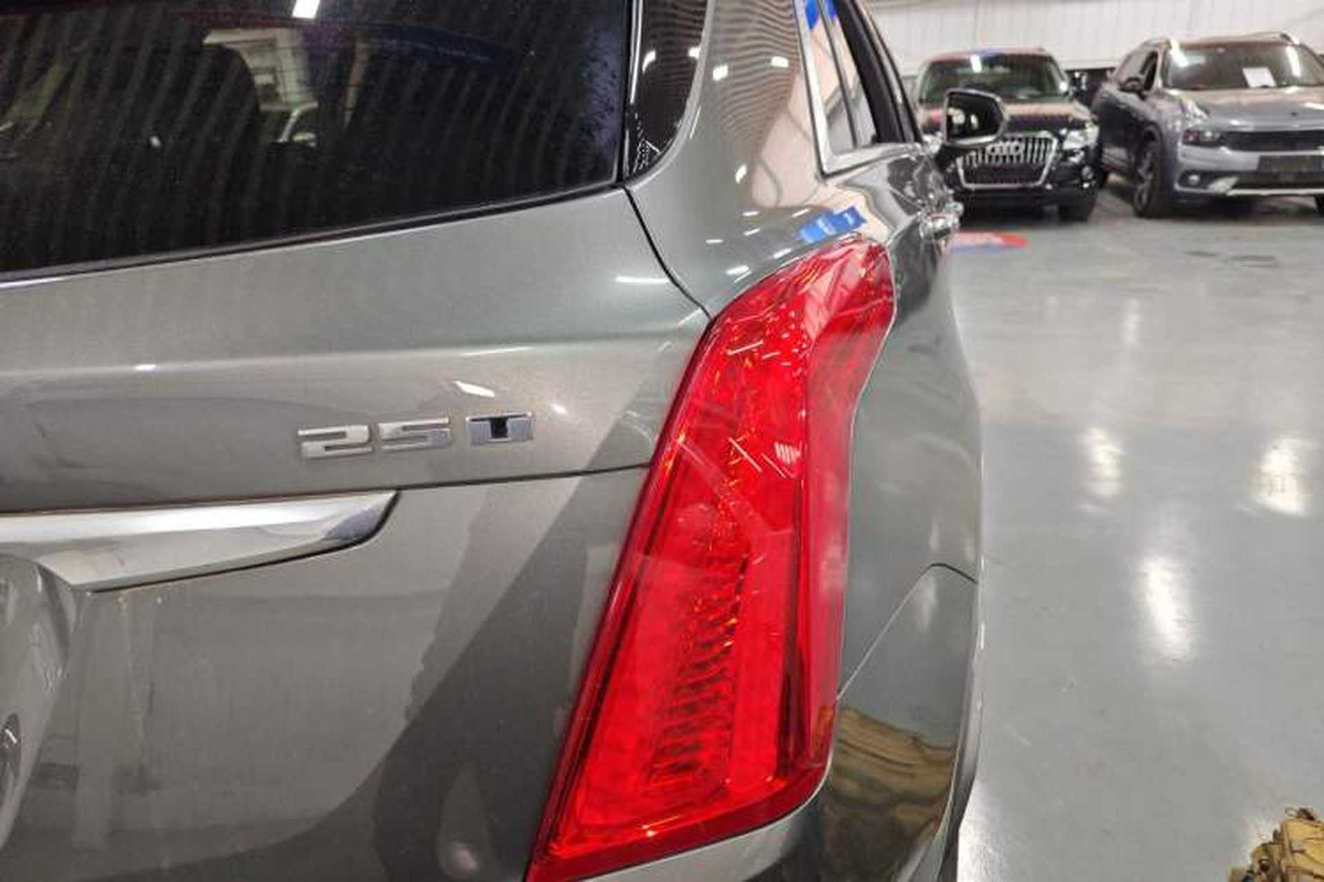Used Cadillac XT5 2018 25T Luxury Model Right Rear Taillight