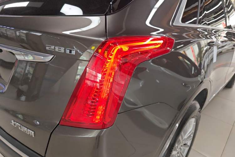 Used Cadillac XT5 2018 28T Four-Wheel Drive Luxury Model Right Rear Taillight