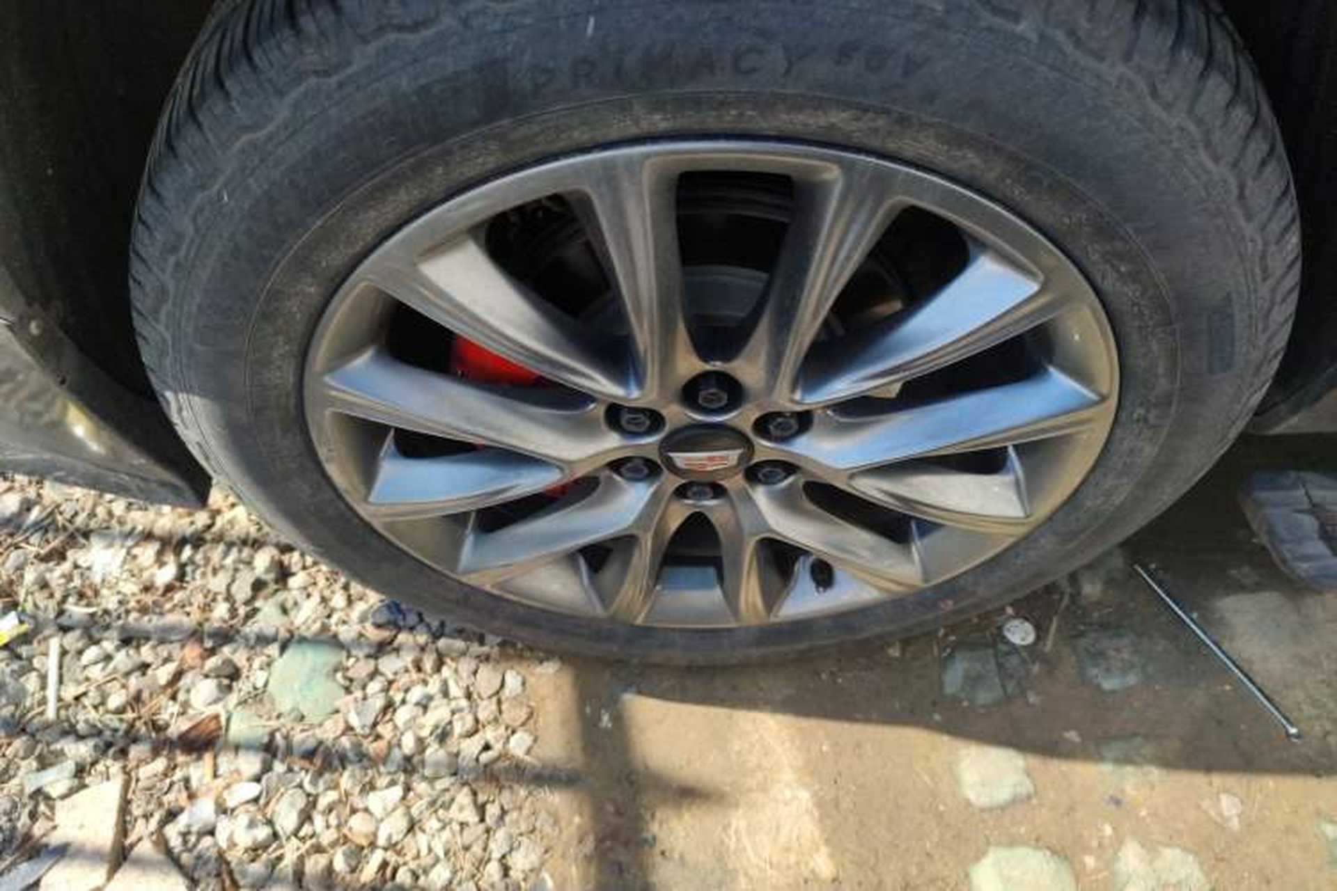 Used Cadillac XT5 2018 25T Luxury Model Right Rear Wheel Hub