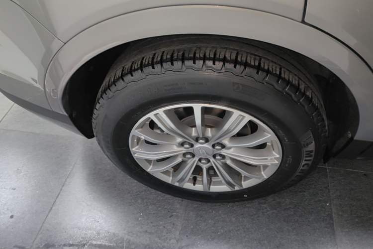 Used Cadillac XT5 2018 25T Luxury Model Right Rear Wheel Hub