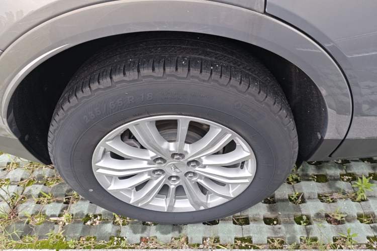 Used Cadillac XT5 2018 28E Four-Wheel Drive Tech Version Right Rear Wheel Hub