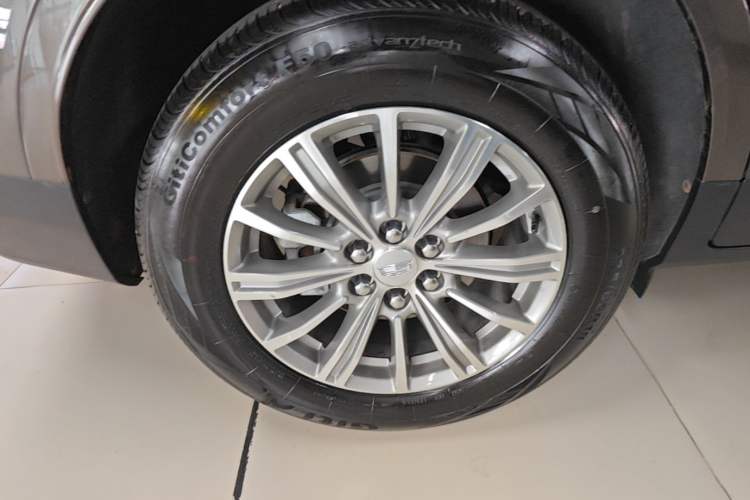 Used Cadillac XT5 2018 28T Four-Wheel Drive Luxury Model Right Rear Wheel Hub