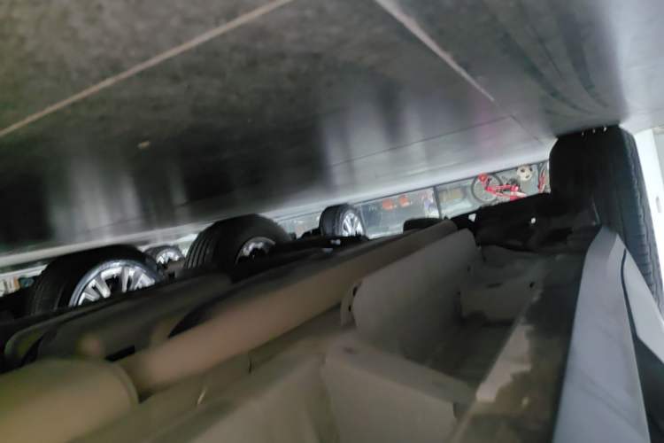 Used Cadillac XT5 2018 25T Luxury Model Right Side Sill