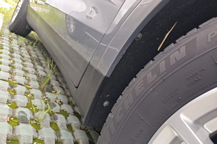 Used Cadillac XT5 2018 28E Four-Wheel Drive Tech Version Right Side Sill